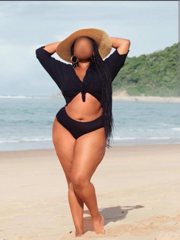 NEGRA CALIENTE CON TREMENDAS CURVAS NUEVA