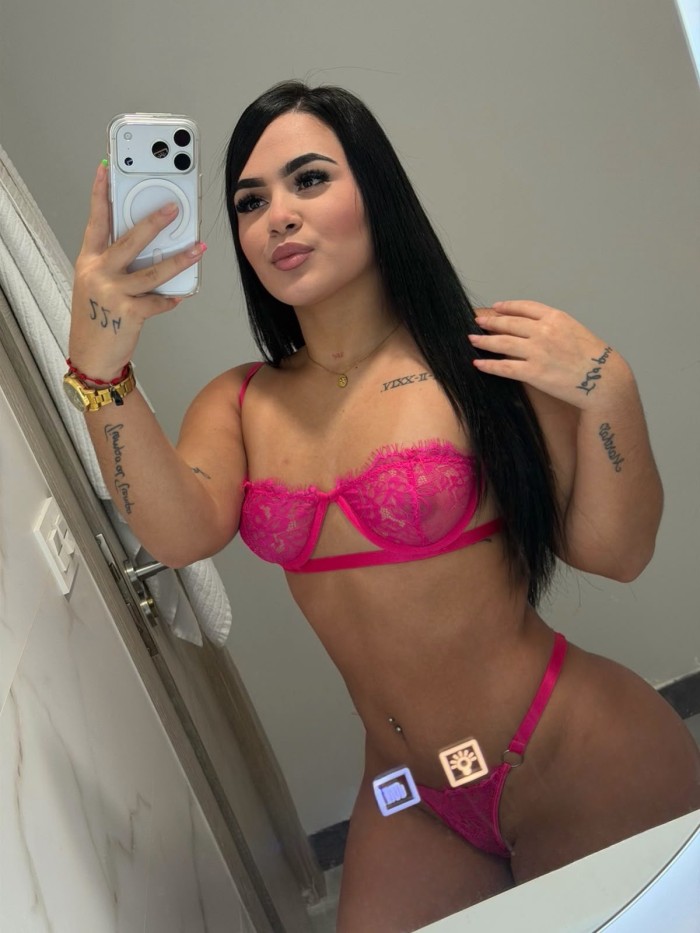 ARDIENTE LUJURIOSA CON GANAS DE BUEN SEXO