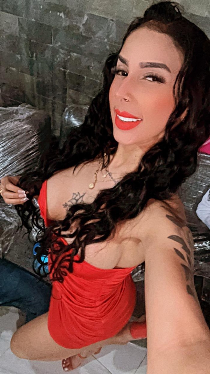 UNA LATINA CON MUCHO ENCANTO 686624476