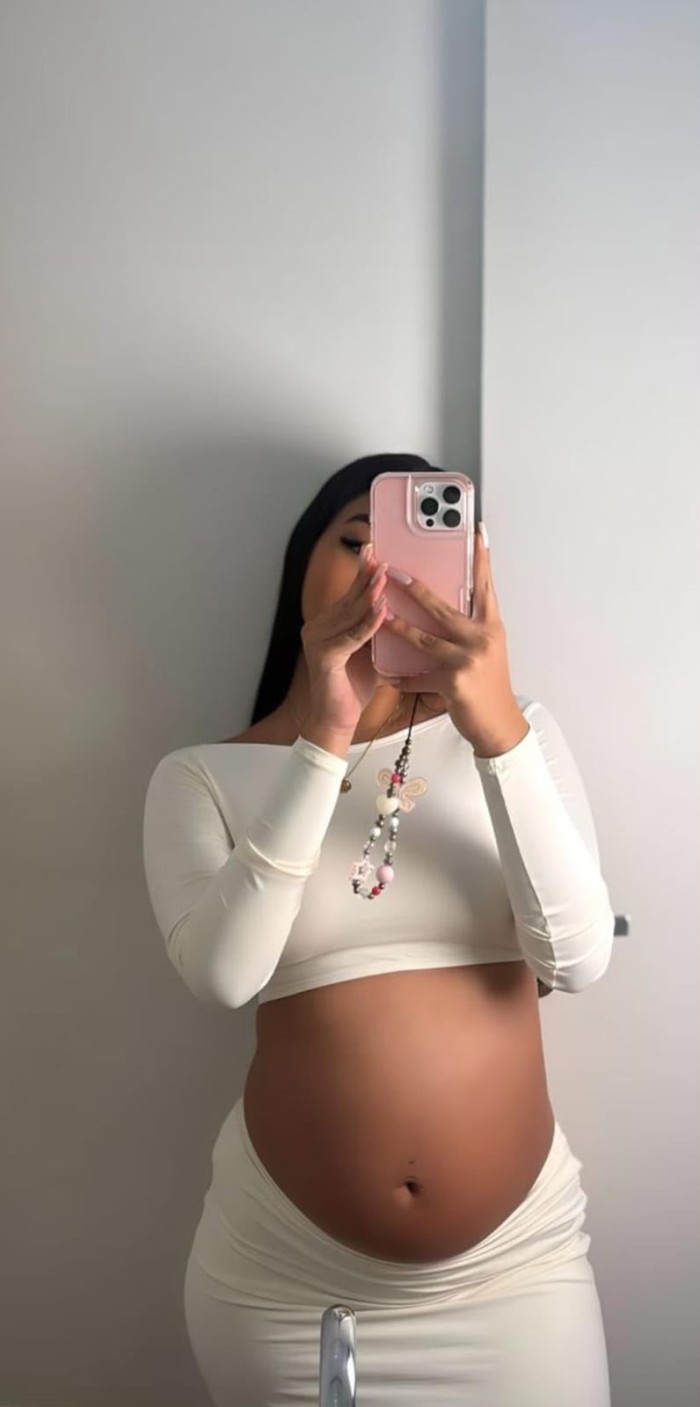 HERMOSA CHICA EMBARAZADA ,TODA UNA FANTASÍA..