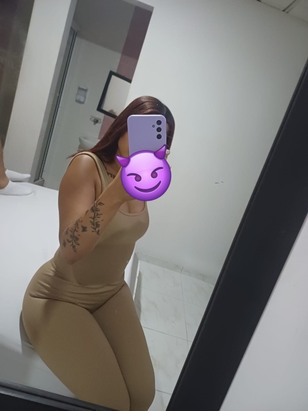 CAMILA COLOMBIANA BOMBOM CALIENTE, INOLVIDABLE