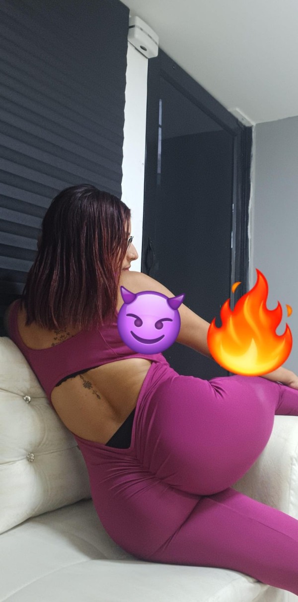 CAMILA COLOMBIANA BOMBOM CALIENTE, INOLVIDABLE
