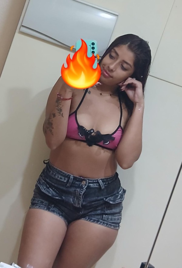 CAMILA COLOMBIANA BOMBOM CALIENTE, INOLVIDABLE