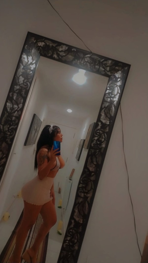 ANDREA – VENEZOLANA FIESTERA EN SAN JOSÉ DE LA RINCONADA / Sevilla