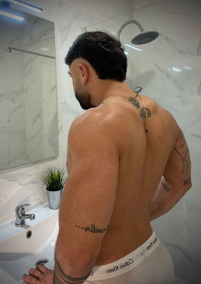FOLLADOR BIEN DOTADO!!! CUERPO ATLÉTICO Y RICA POLLA