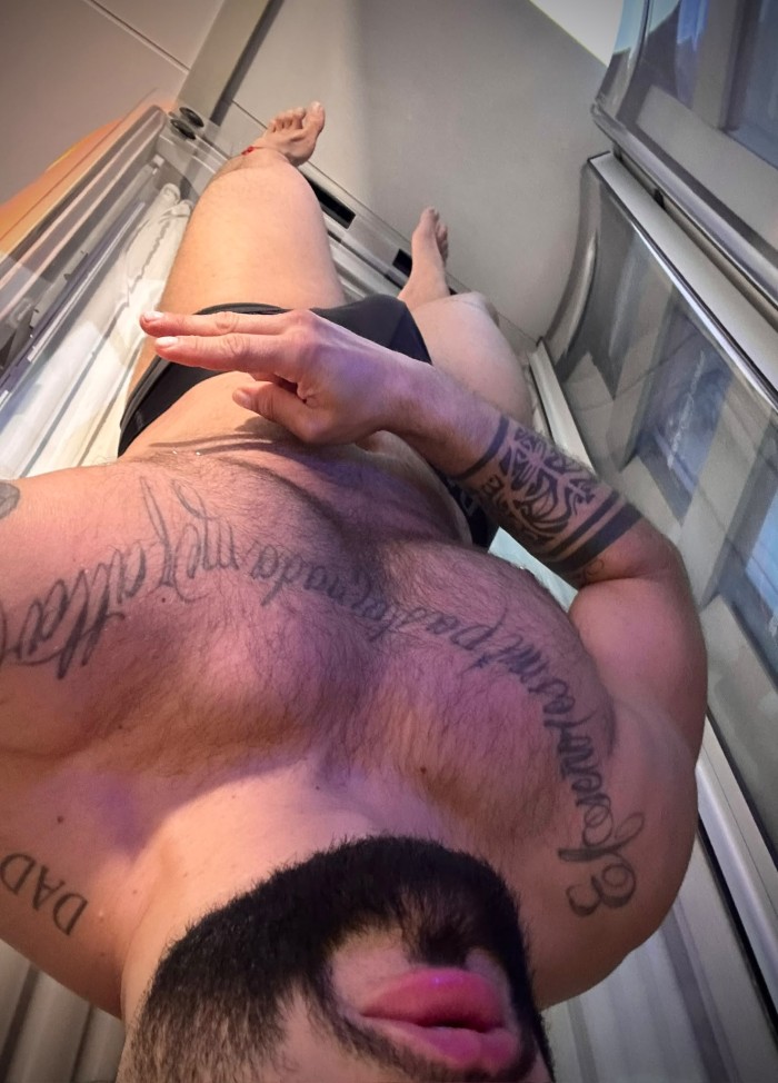 FOLLADOR BIEN DOTADO!!! CUERPO ATLÉTICO Y RICA POLLA