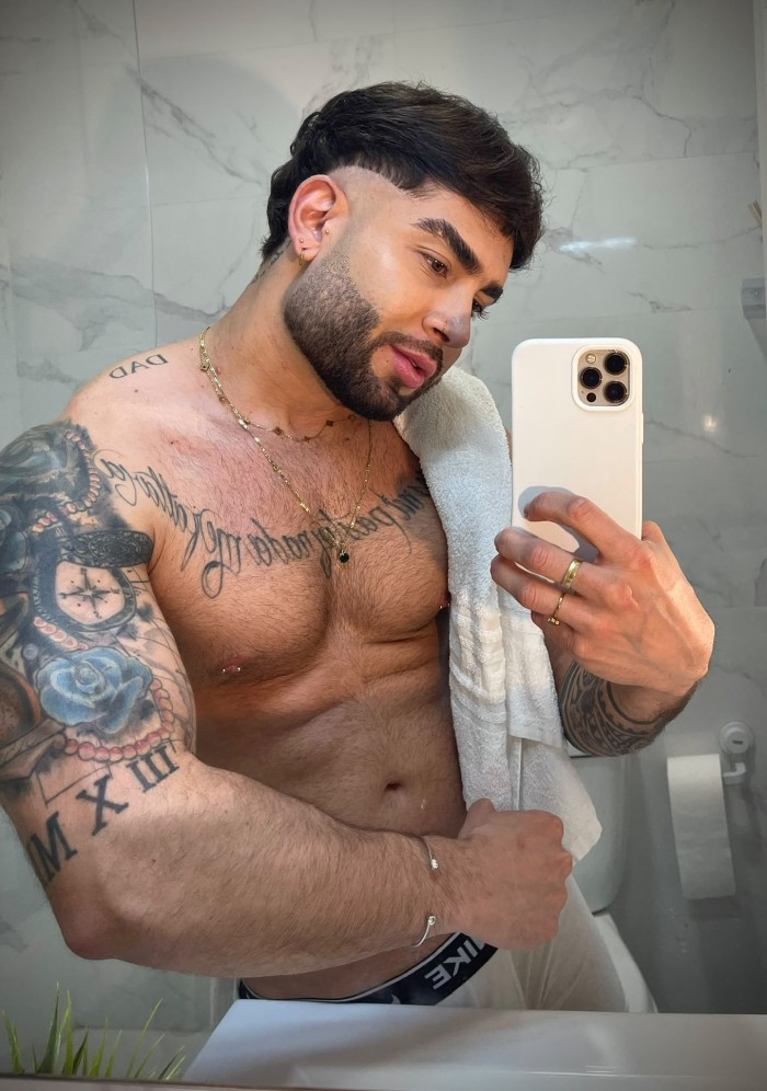 FOLLADOR BIEN DOTADO!!! CUERPO ATLÉTICO Y RICA POLLA