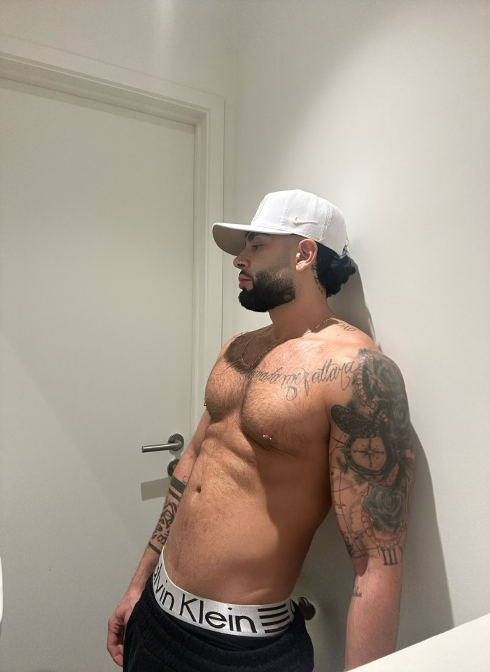 FOLLADOR BIEN DOTADO!!! CUERPO ATLÉTICO Y RICA POLLA
