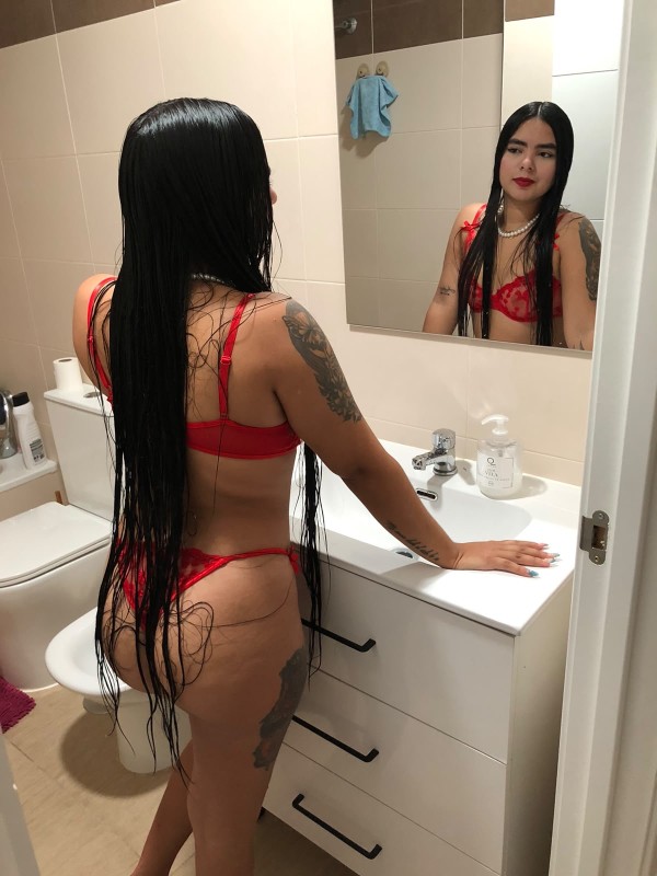 UNA PELI NEGRA MUY SENSUAL