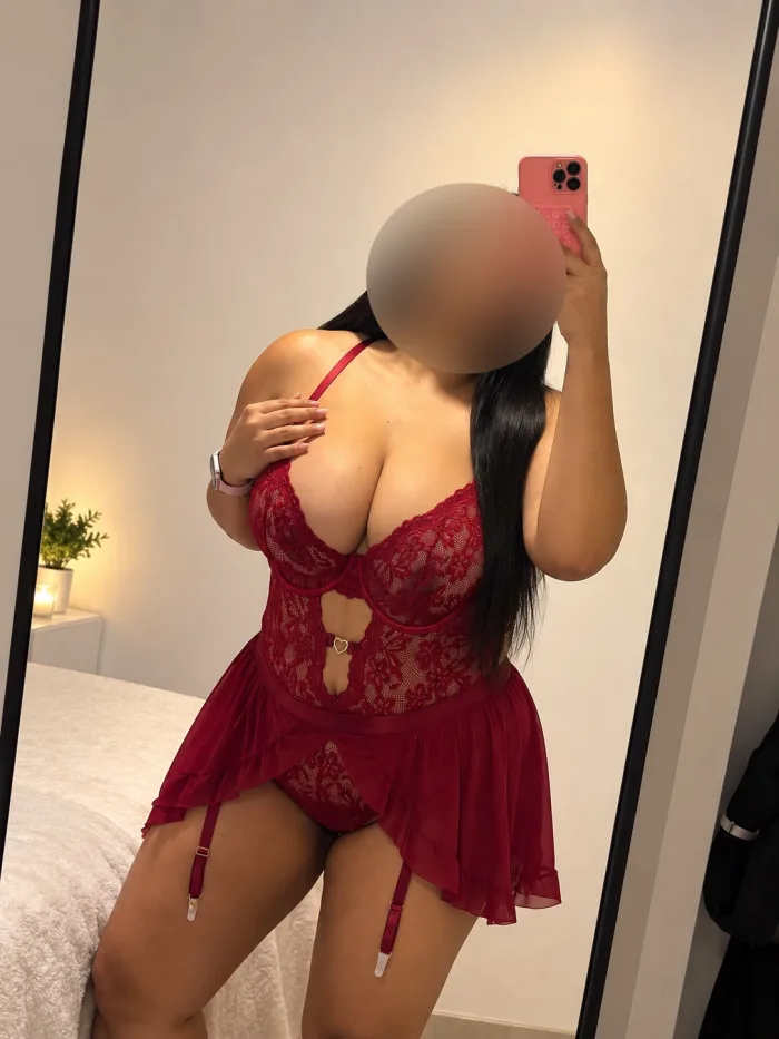 602075824 Julia CACHONDA, SEDUCTORA Y JUGEUTONA