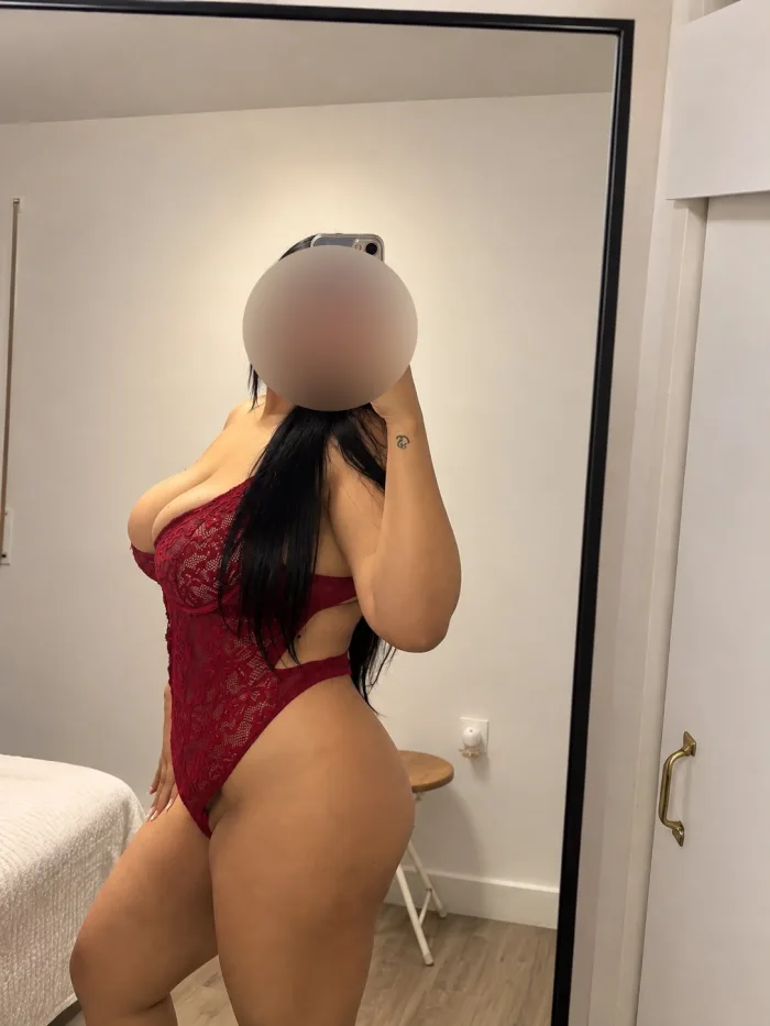 602075824 Julia CACHONDA, SEDUCTORA Y JUGEUTONA