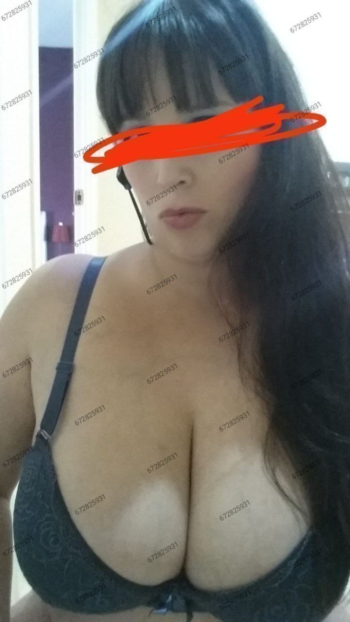 Ama de casa y con curvas videollamada erótica