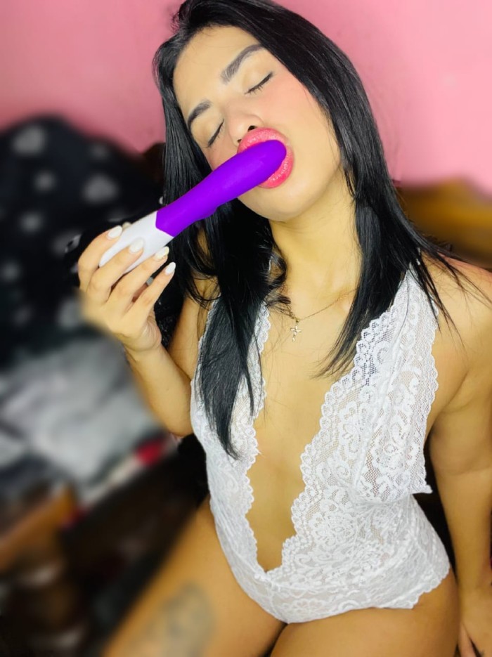 LLENA DE PLACER MI COÑITO JUGOSO FIESTERA CACHONDA