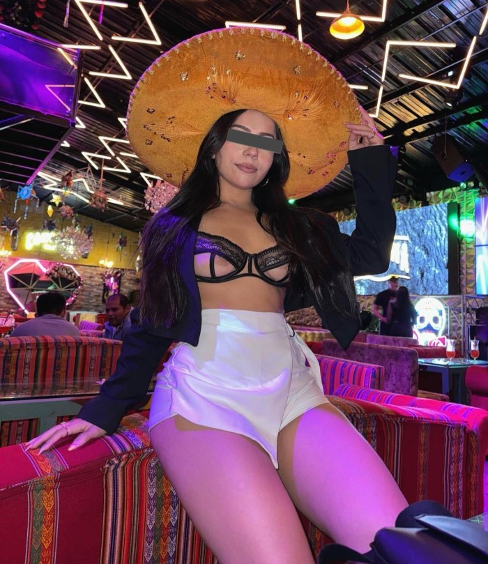 FIESTERA QUIERO SENTIRTE COMPLETO ADENTRO DE MI