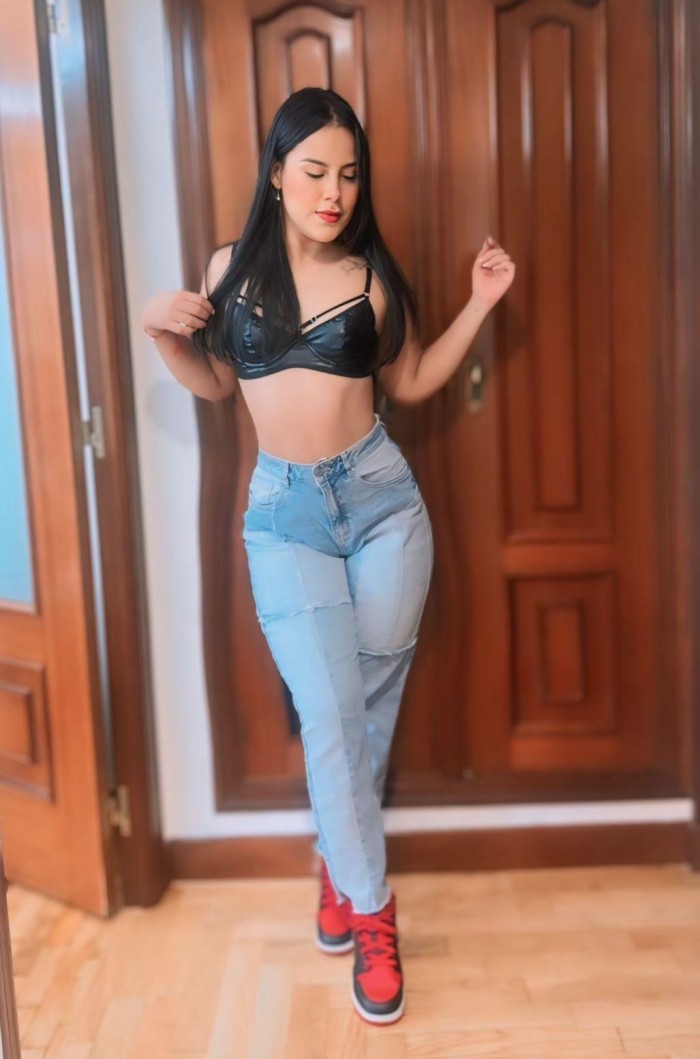 FIESTERA QUIERO SENTIRTE COMPLETO ADENTRO DE MI