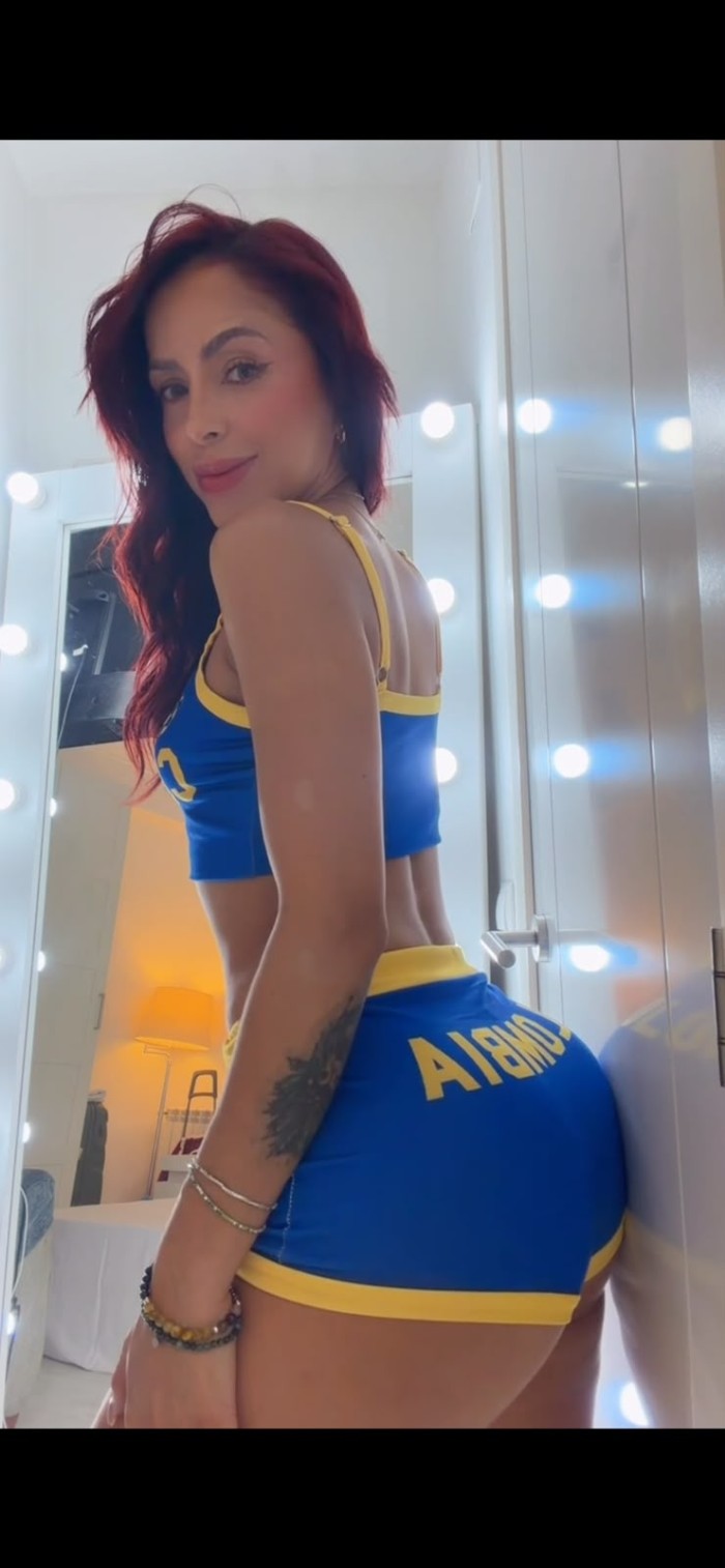 Sensual guarra juguetona peliroja en la zona de barrio Salamanca