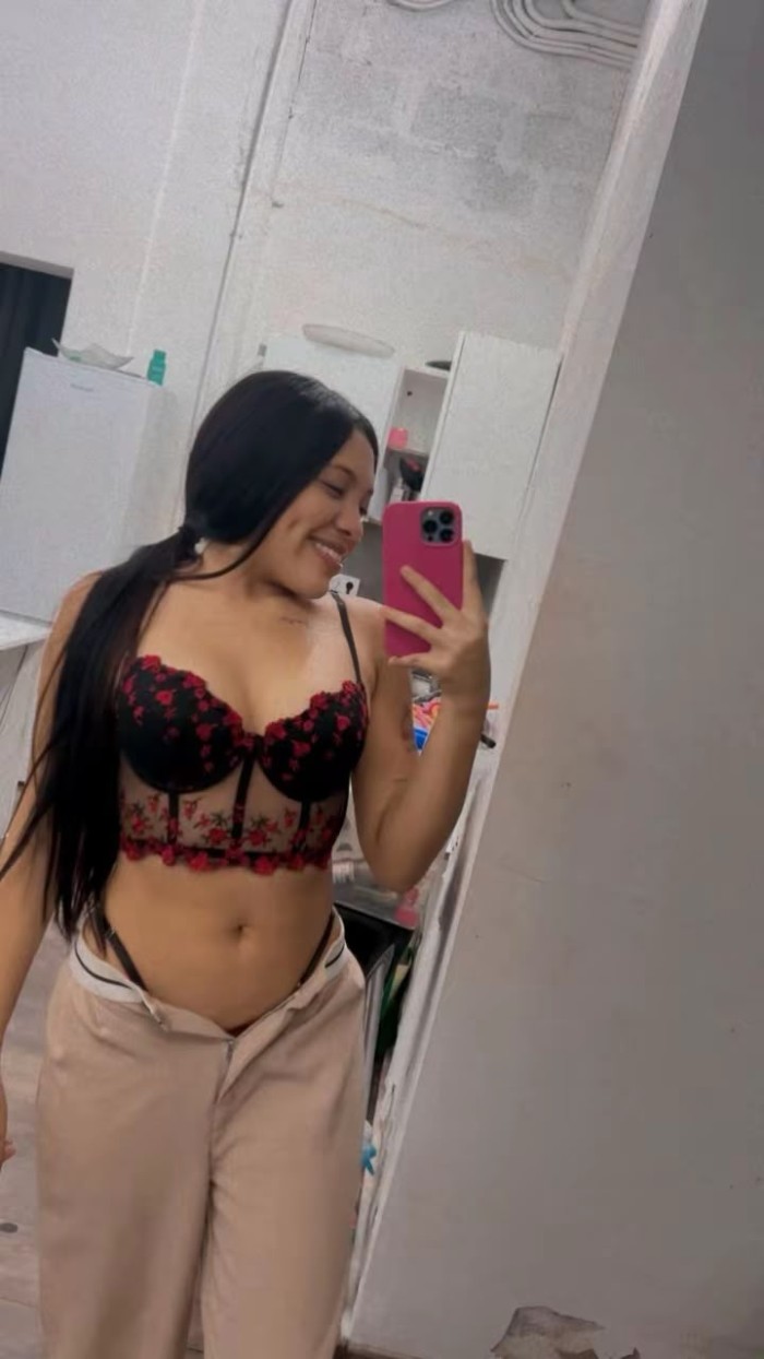 DIANA HERMOSA Y DULCE MUÑEQUITA VENEZOLANA