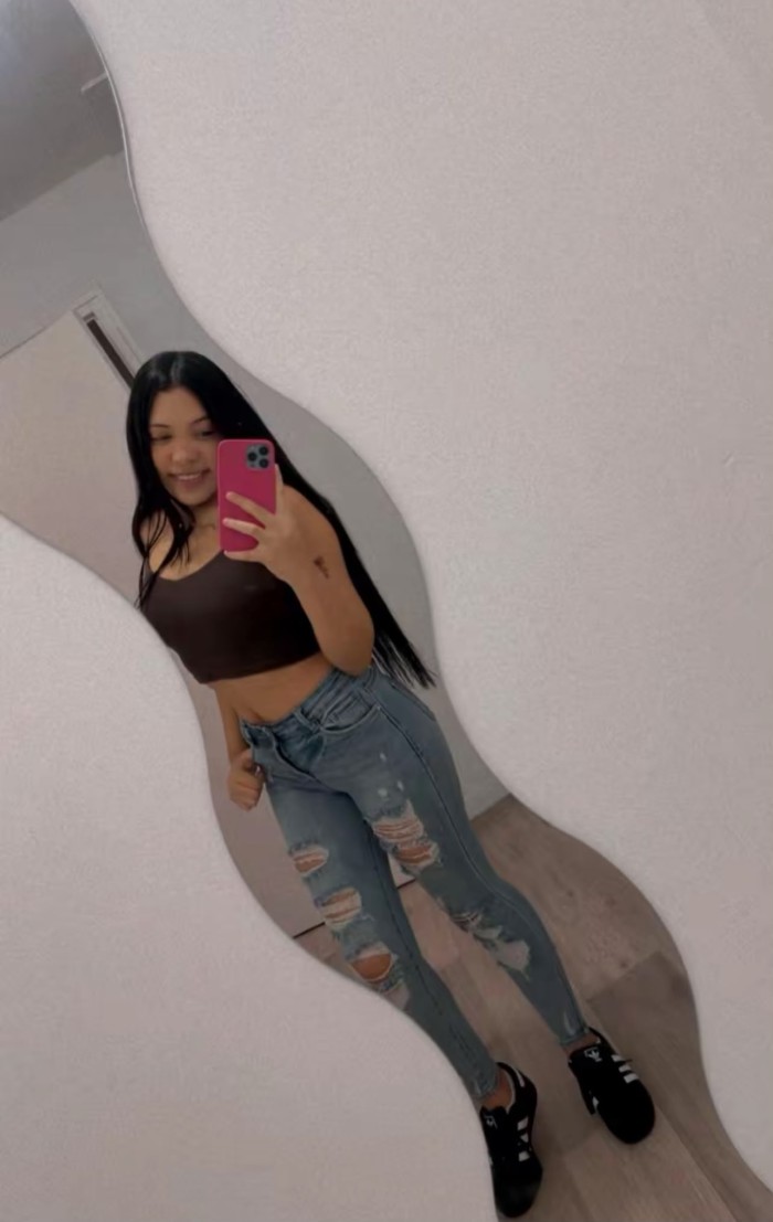 DIANA HERMOSA Y DULCE MUÑEQUITA VENEZOLANA