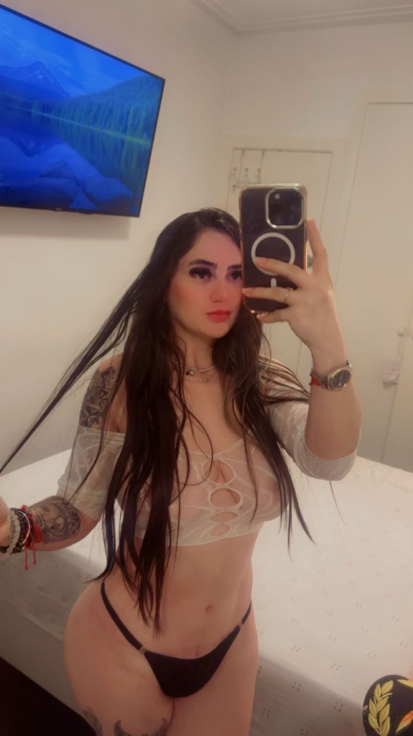ISABELLA JOVEN COLOMBIANA DE LUJO GUAPÍSIMA CACHONDA 24 HORAS FIESTERA