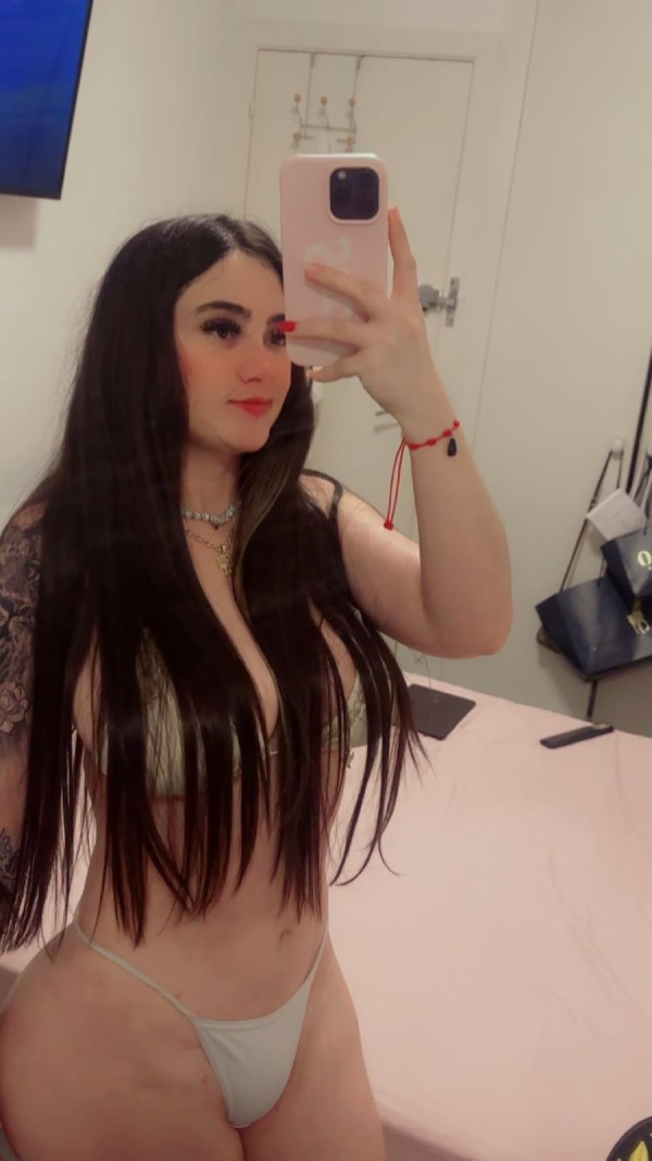 ISABELLA JOVEN COLOMBIANA DE LUJO GUAPÍSIMA CACHONDA 24 HORAS FIESTERA