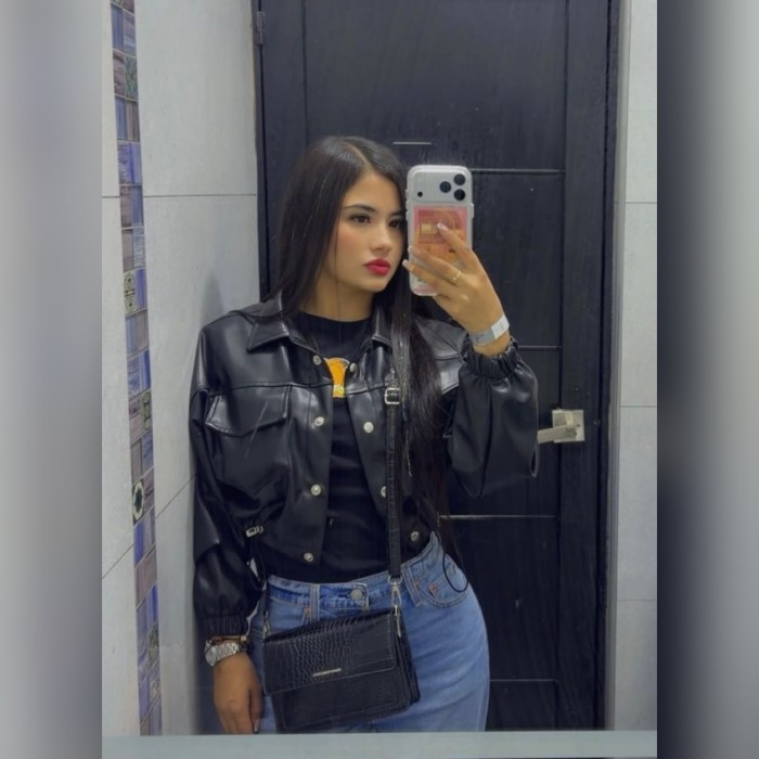 Sexy colombianita jovencita recién llegada