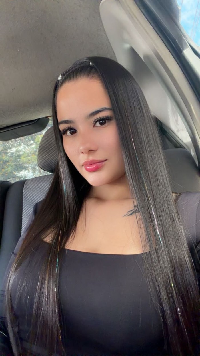 Sexy colombianita jovencita recién llegada