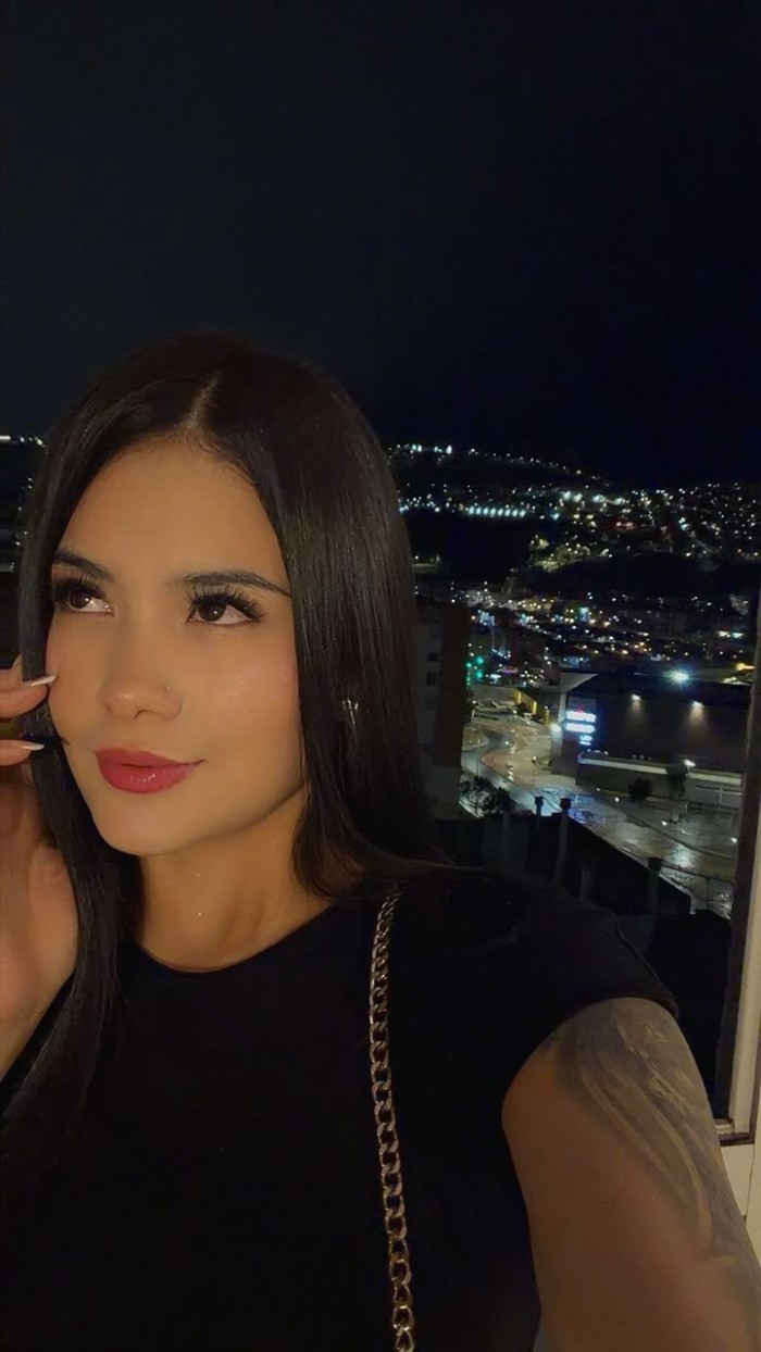 Sexy colombianita jovencita recién llegada