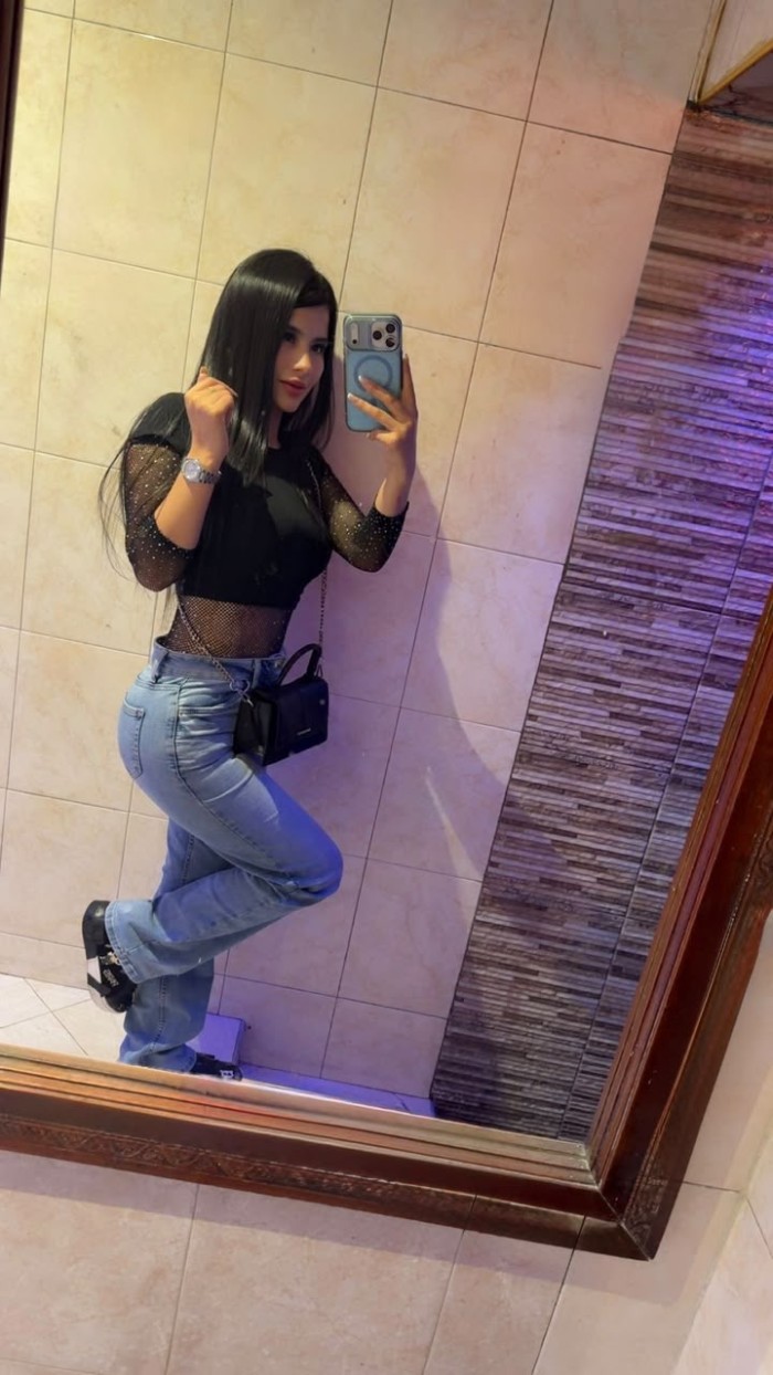 Sexy colombianita jovencita recién llegada