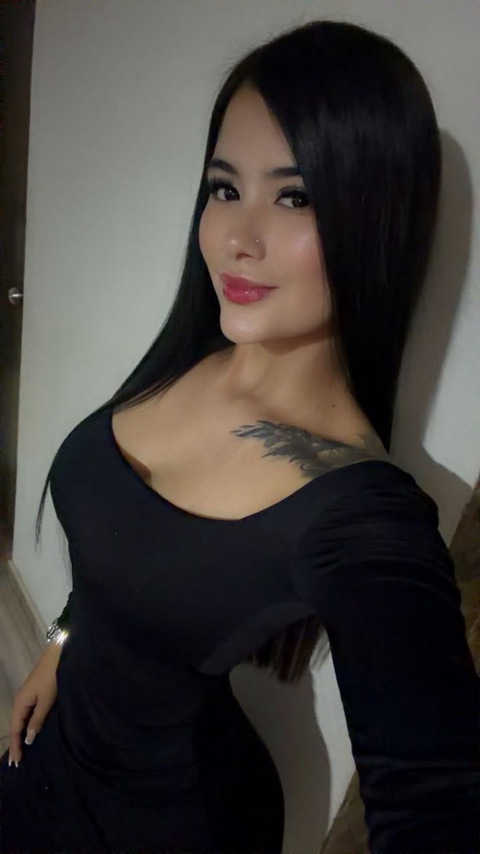 Sexy colombianita jovencita recién llegada