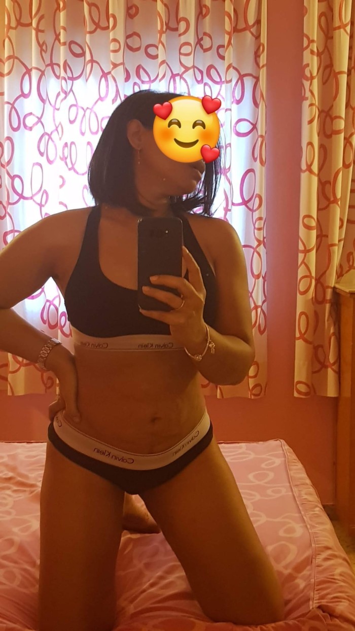 DOMINICANA MORENITA CACHONDA EN REUS 24H