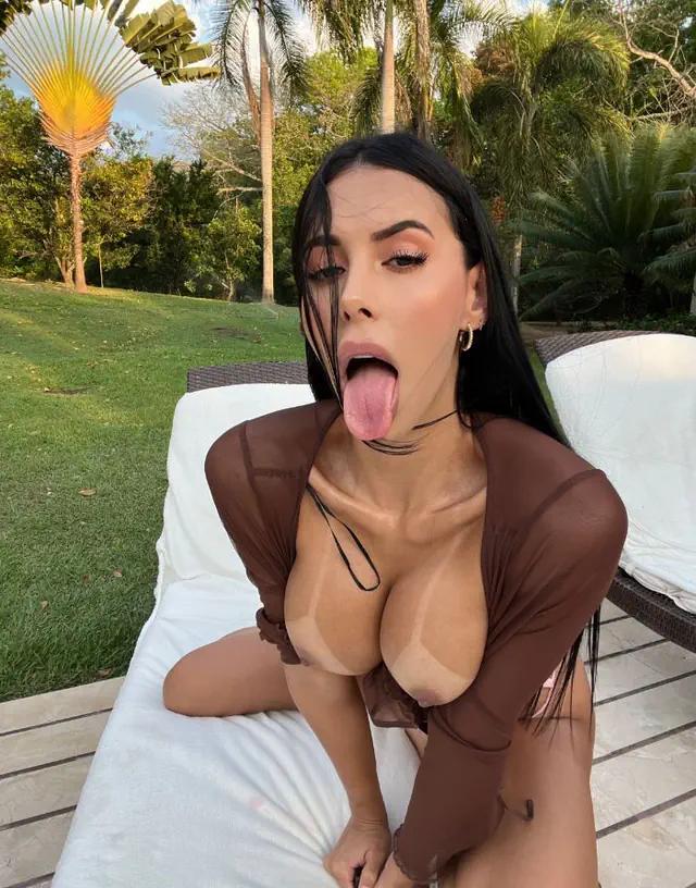 ANA VEN A FOLAR  RICO CONMIGO EN GUADALAJARA