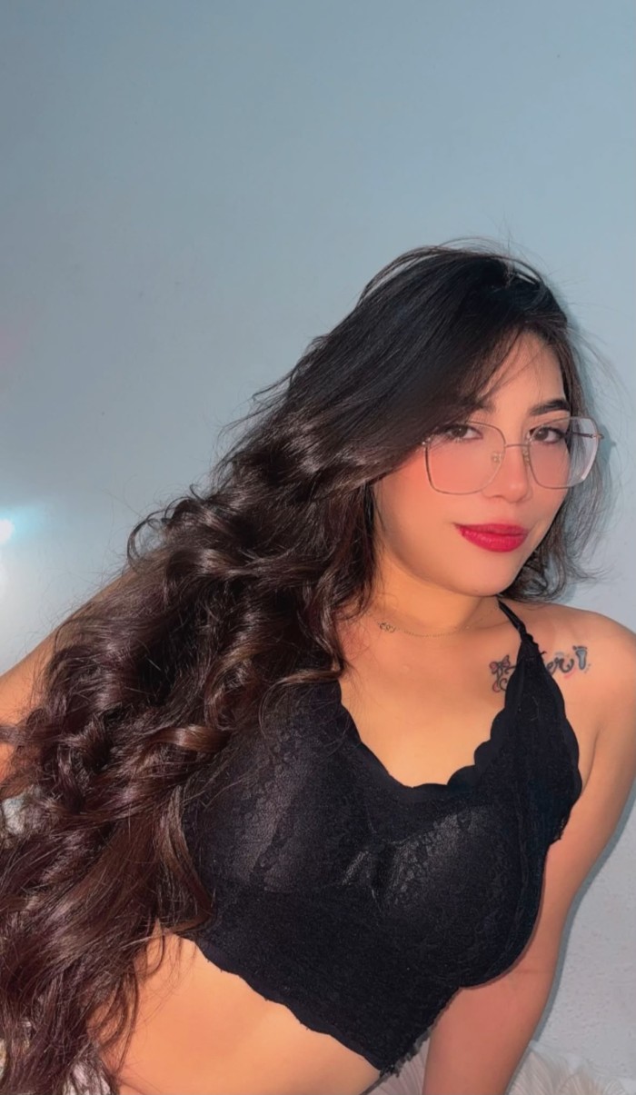 PUTITA FIESTERA MUY CACHONDA VEN Y FOLLAME
