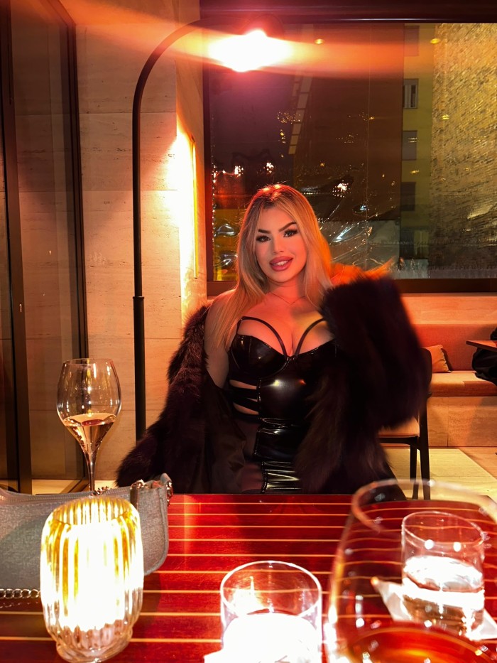 EROTICA ARDIENTE DE SEXO RICO FIESTA LUJURI