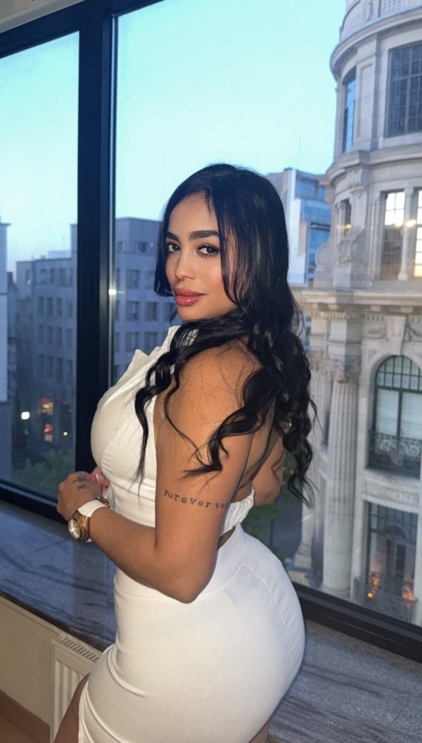 Latina trigueña fotos reales fiestera
