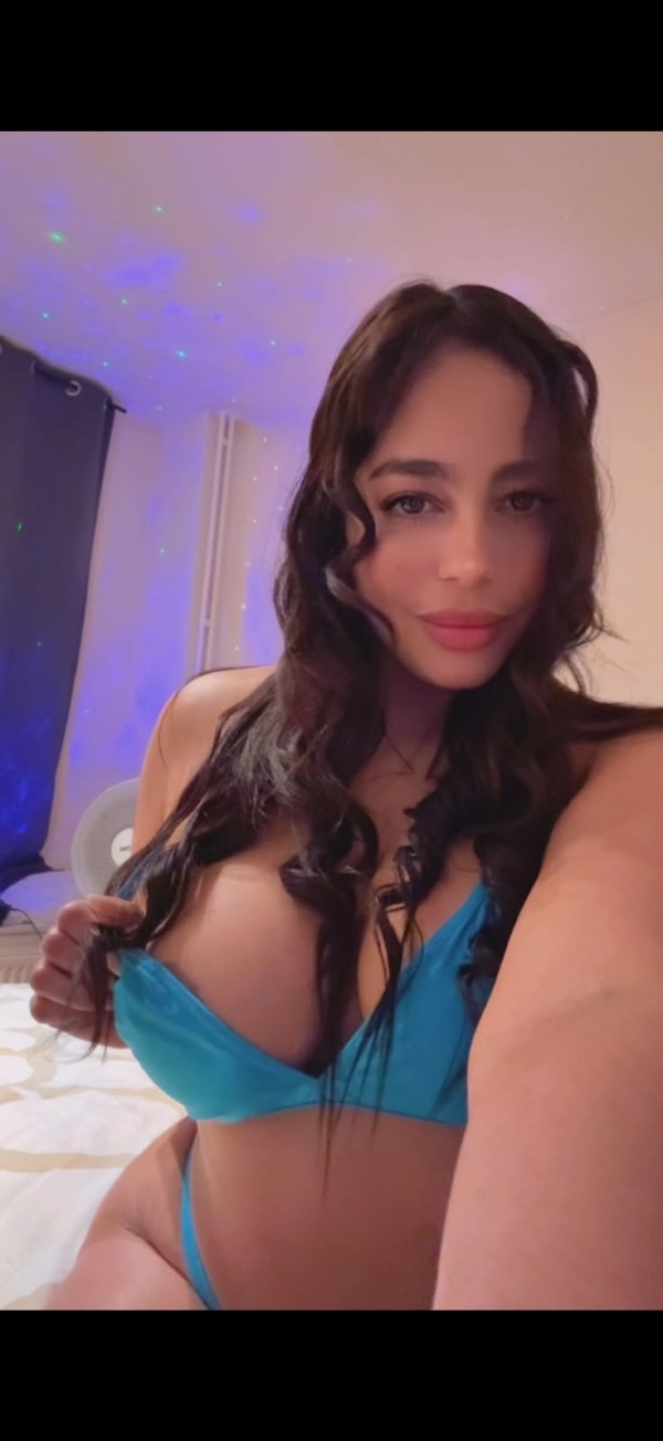 Latina trigueña fotos reales fiestera
