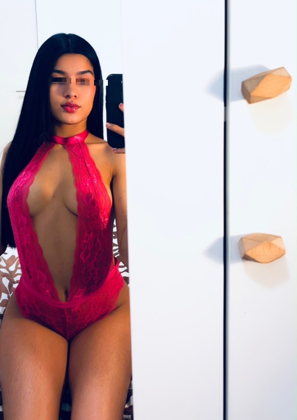 Jovencita caliente recién llegada a torrevieja