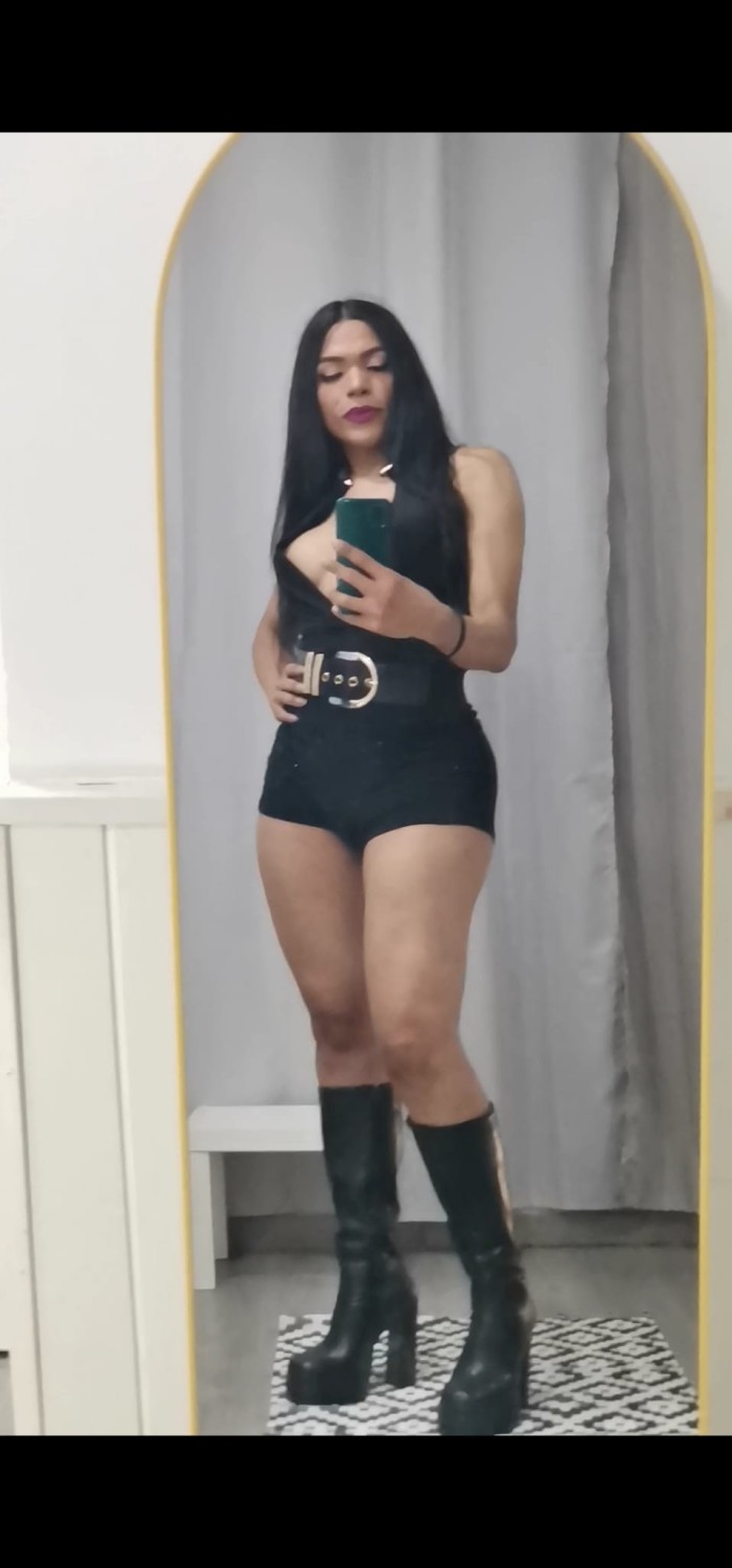 Colombiana fiestera pollona muy cachonda
