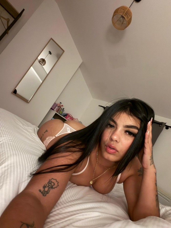 CHANEL PRECIOSA JOVENCITA FRANCES POSTURAS DE TODO
