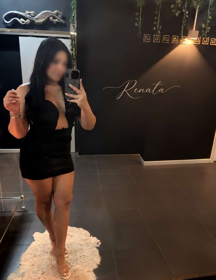 UNA LATINA CON MUCHO ENCANTO