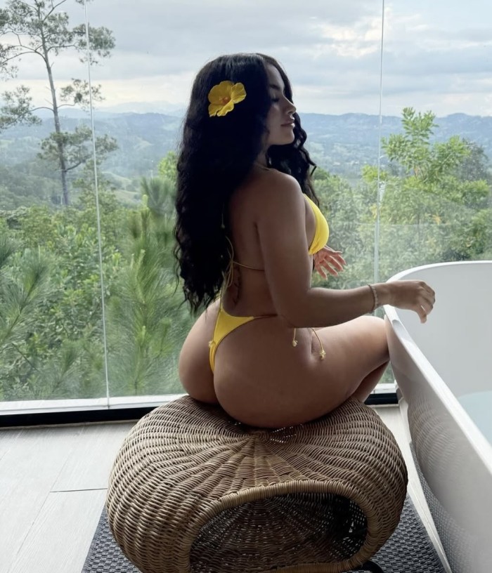 Joven latina sexy (637273007)