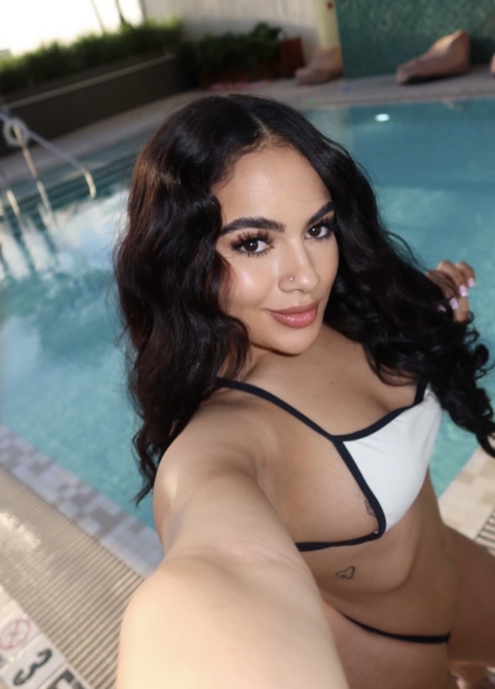 Joven latina sexy (637273007)