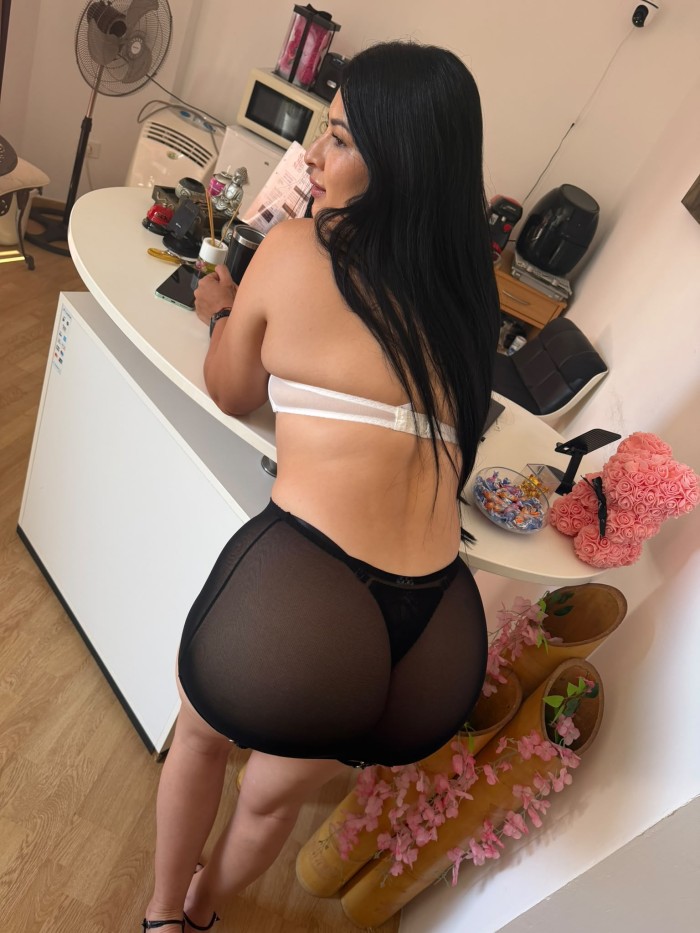 ADRIANA MUY COMPLETA 695425467 – ARONA