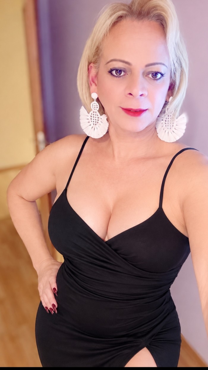 Transexual viciosa,mamadas profundas,sexo total