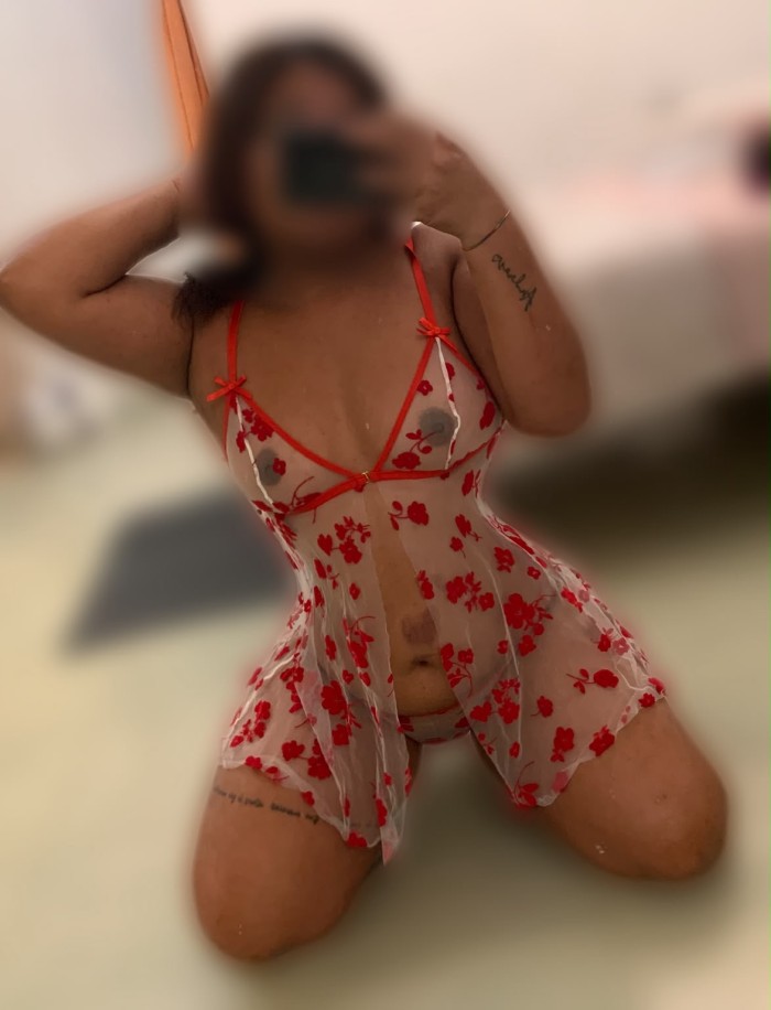 Fiestera descomplicada y complaciente