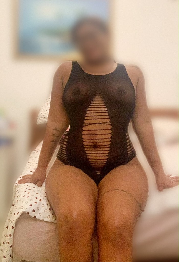Fiestera descomplicada y complaciente