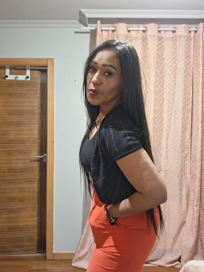 UNA LATINA ,MUY ESPECIAL, UNA BOMBA