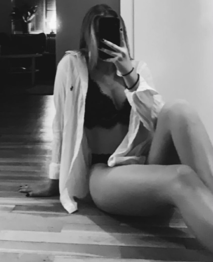 SARA, JOVEN COLOMBIANA MUY CACHONDA