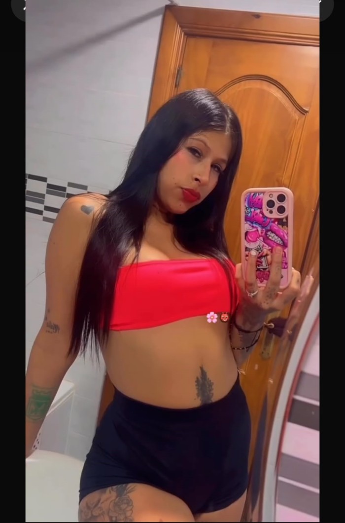 QUIERO QUE TE CORRAS EN MIS RICAS TETAS!!!
