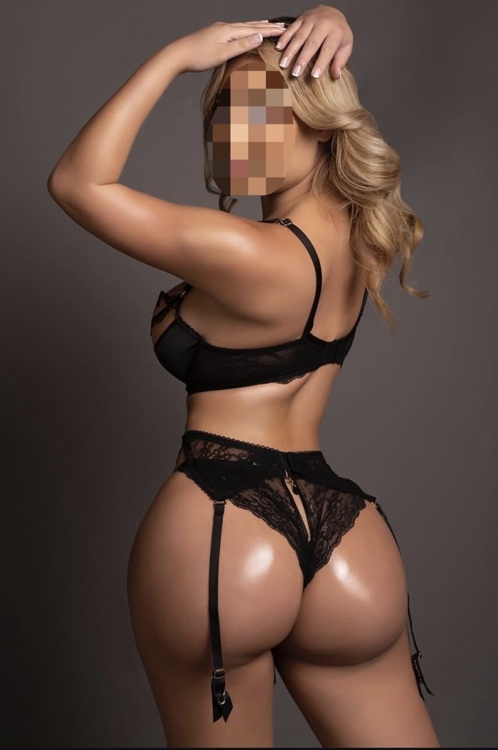 EN ALGECIRAS BRASILEÑA ARDIENTE FIESTERA SENSUAL N