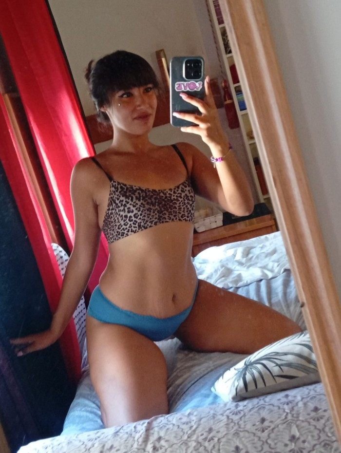 Zaira española 20 años muy completa fotos reales